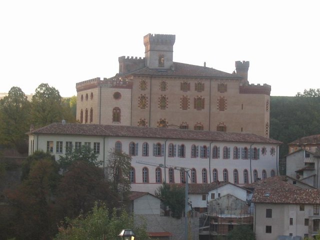 barolo schloss 00