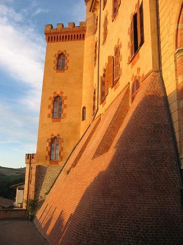 barolo schloss 01