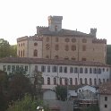 barolo_schloss_00.jpg